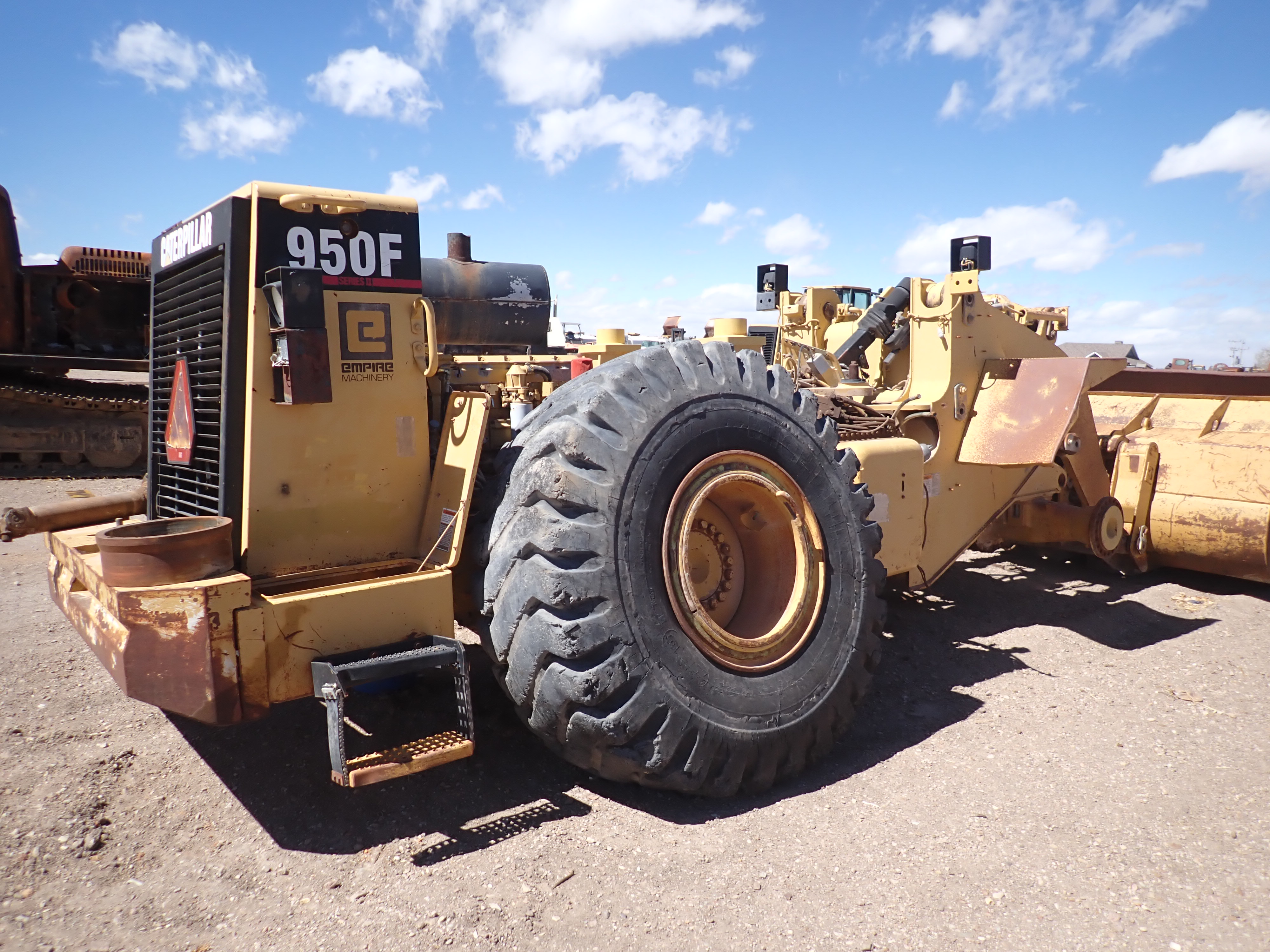 ./imagenes/INVOICE/2019/16290/CARGADOR FRONTAL CAT_950F PARA PARTES (18).JPG